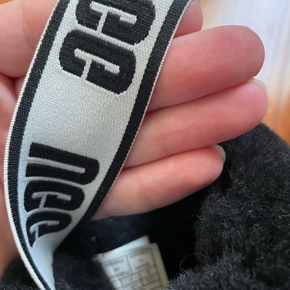 UGG Fluff Yeah black shearling slides - Picture 3 of 7